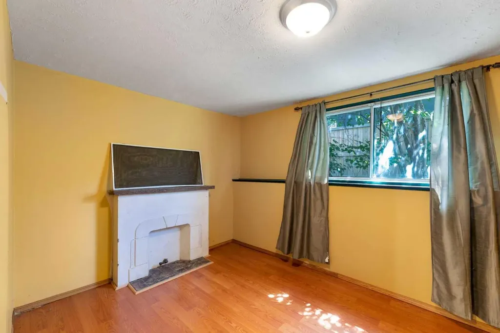 155 35 Street NW Calgary AB T2N 2Z2
