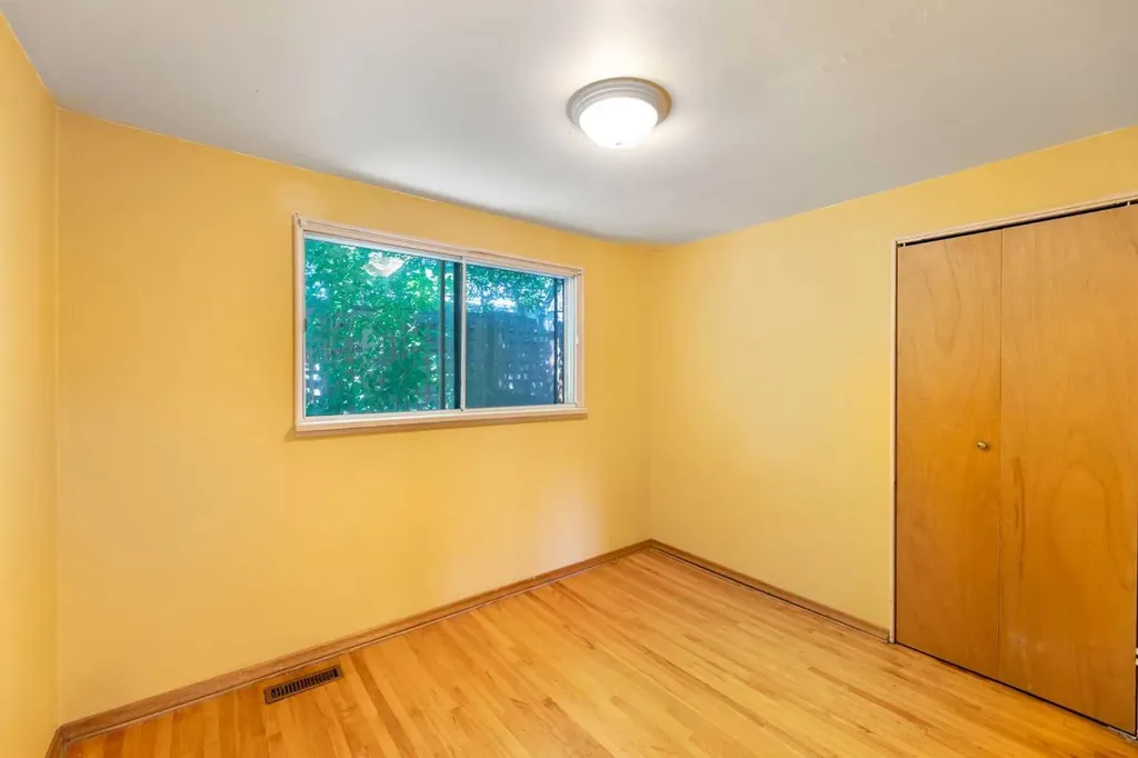 155 35 Street NW Calgary AB T2N 2Z2