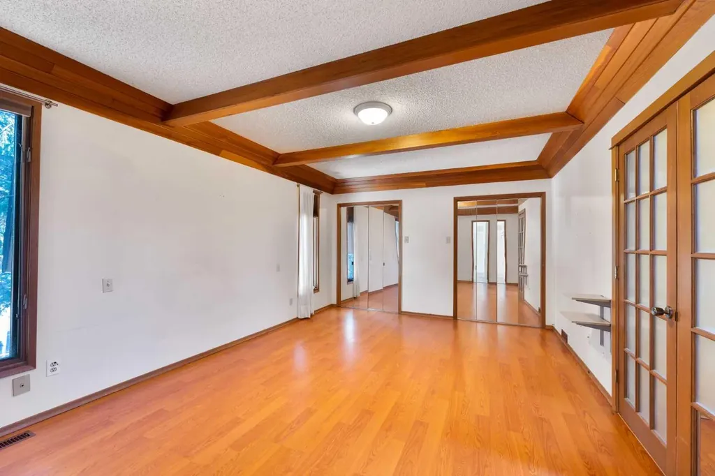 155 35 Street NW Calgary AB T2N 2Z2