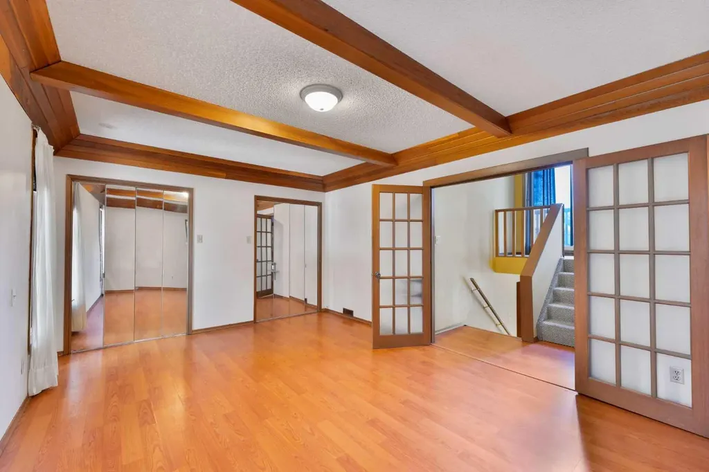 155 35 Street NW Calgary AB T2N 2Z2