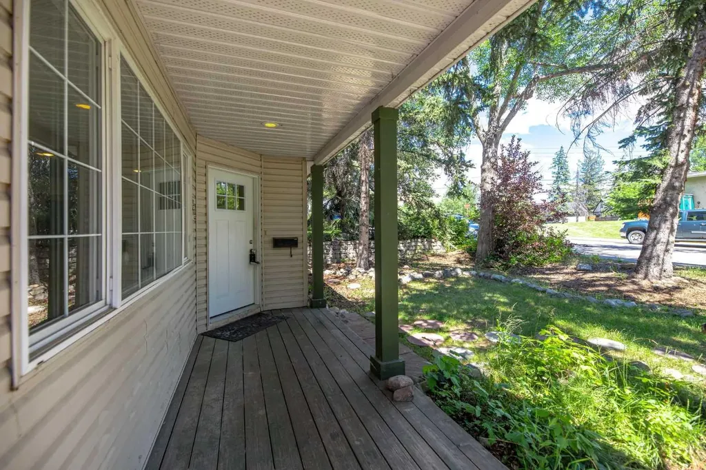 155 35 Street NW Calgary AB T2N 2Z2