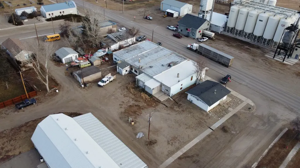 14 Railway Avenue S Lomond AB T0L 1G0