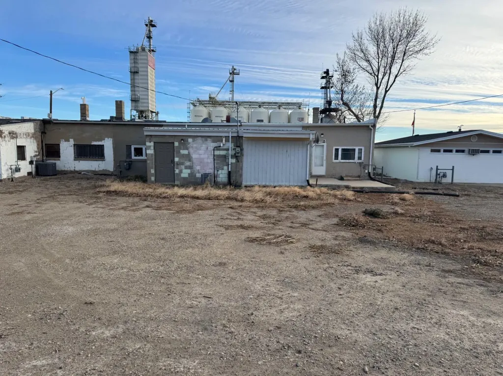 14 Railway Avenue S Lomond AB T0L 1G0