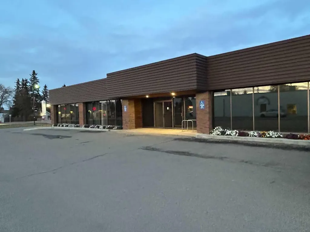 5125 50 Avenue Vermilion AB T9X 1A8