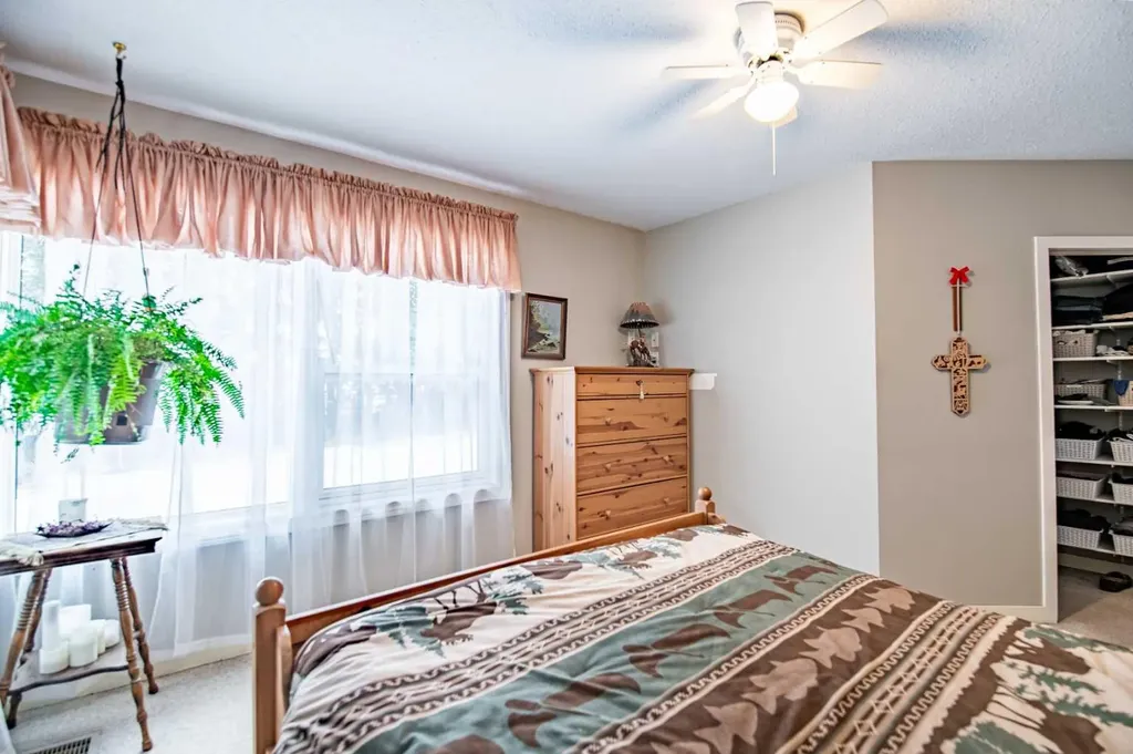 274052 Township Road 424 Rural Ponoka County AB T4J 1V9