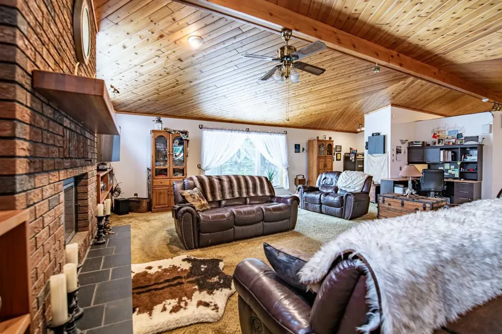 274052 Township Road 424 Rural Ponoka County AB T4J 1V9