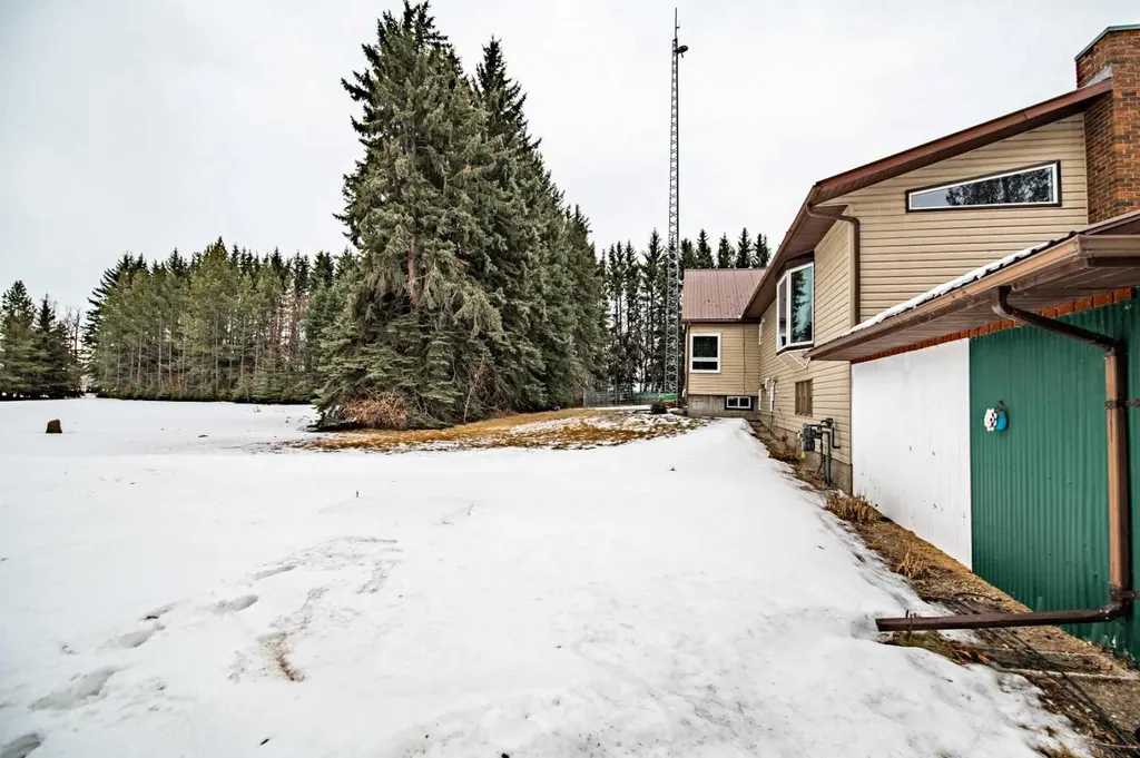 274052 Township Road 424 Rural Ponoka County AB T4J 1V9