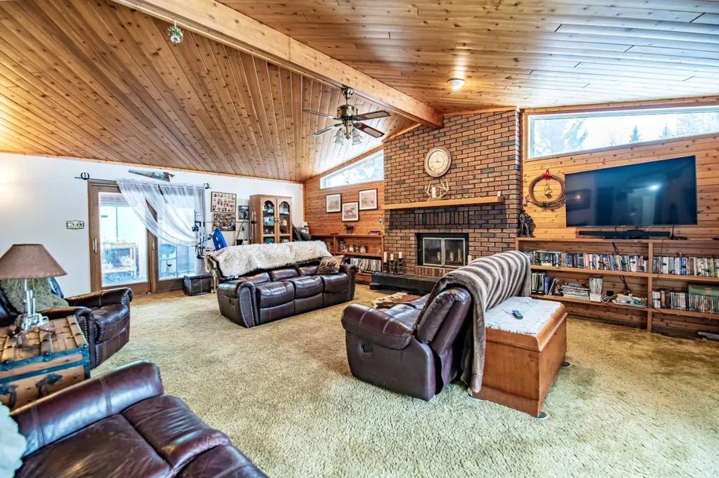 274052 Township Road 424 Rural Ponoka County AB T4J 1V9