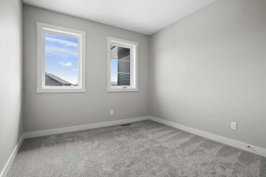 39 Agate Road Cochrane AB T4C 3B9
