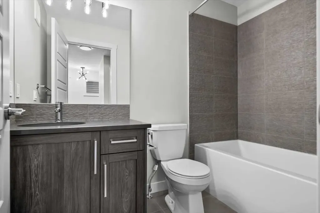39 Agate Road Cochrane AB T4C 3B9