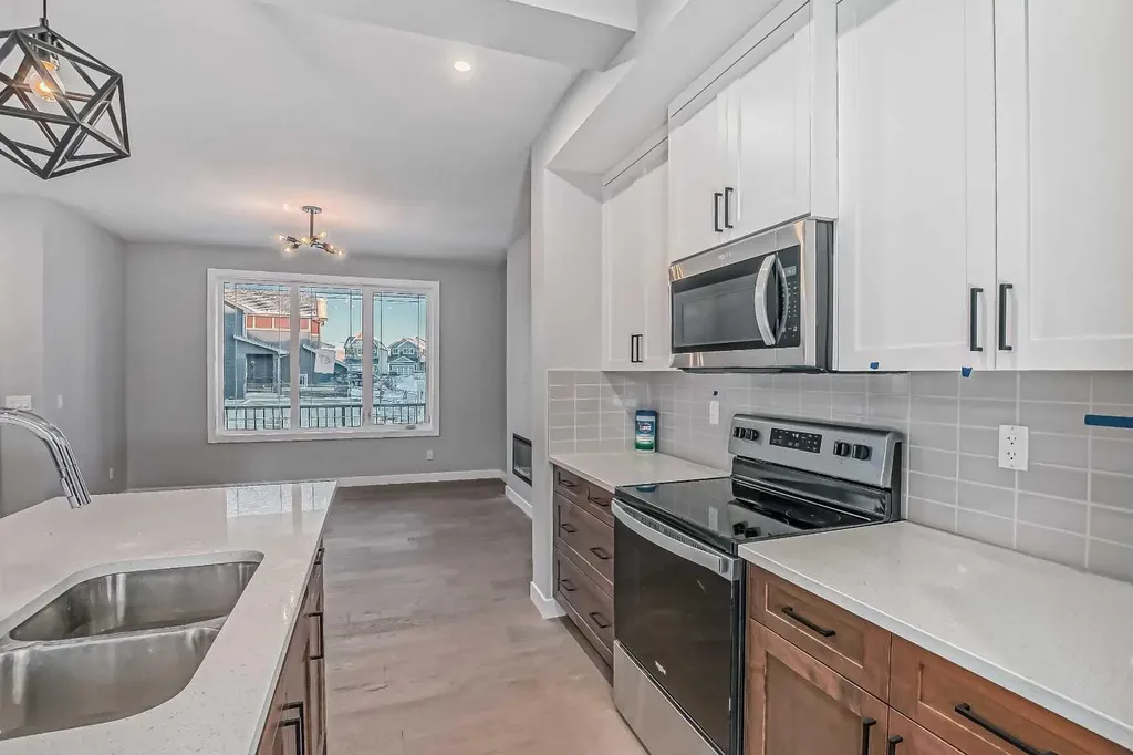 39 Agate Road Cochrane AB T4C 3B9