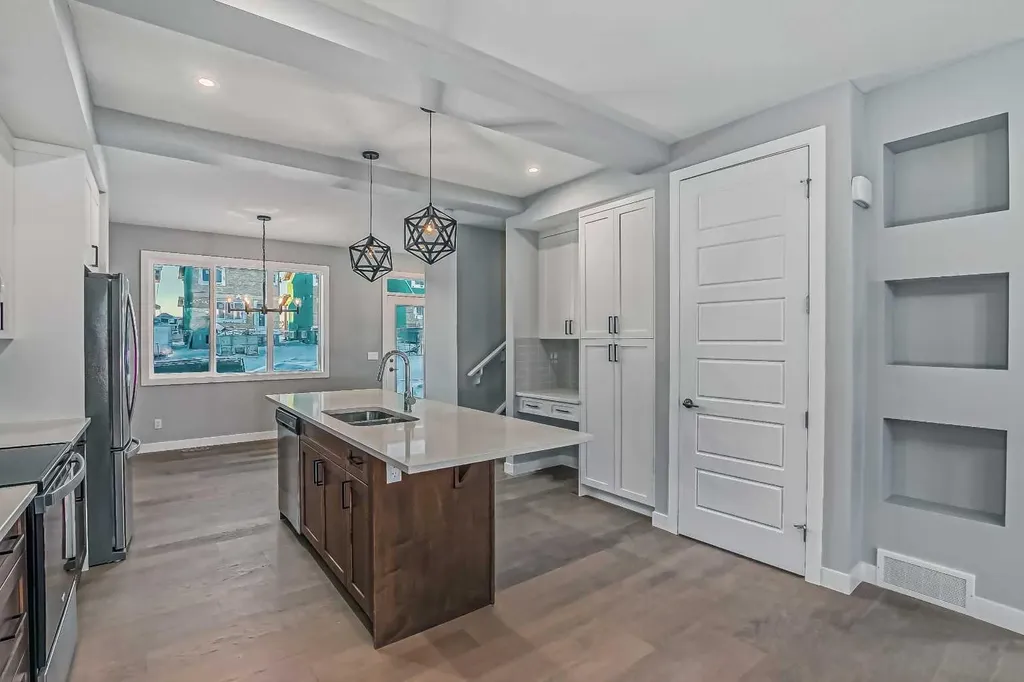 39 Agate Road Cochrane AB T4C 3B9