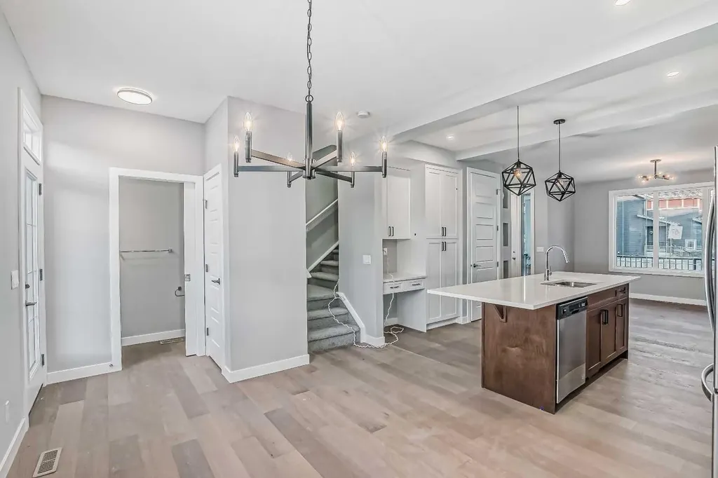 39 Agate Road Cochrane AB T4C 3B9