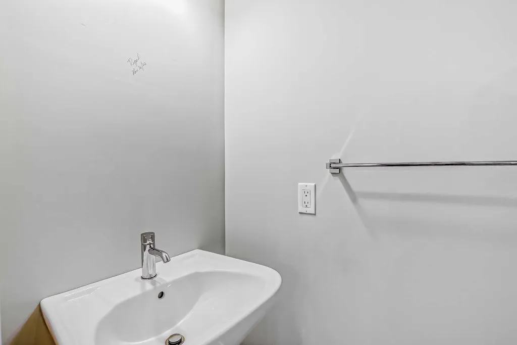 39 Agate Road Cochrane AB T4C 3B9