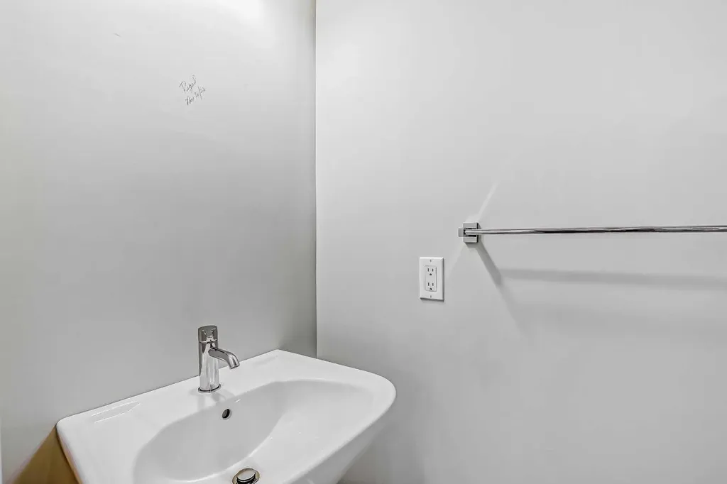 39 Agate Road Cochrane AB T4C 3B9