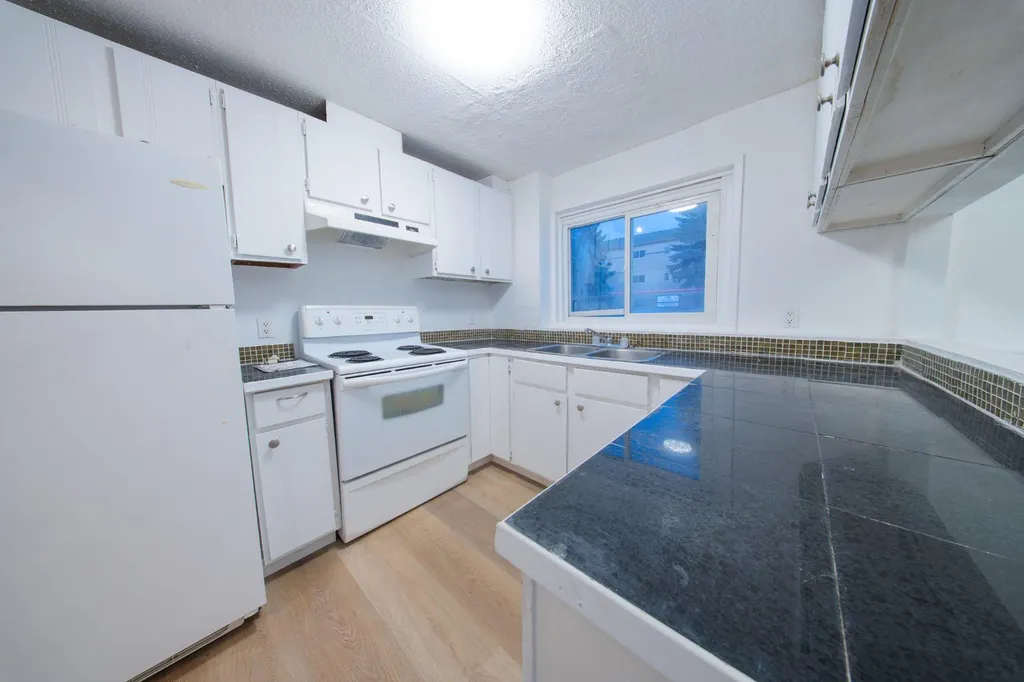 5402 54 Avenue Ponoka AB T4J1L9