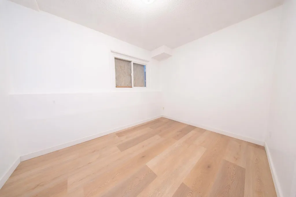 5402 54 Street Ponoka AB T4J1L9