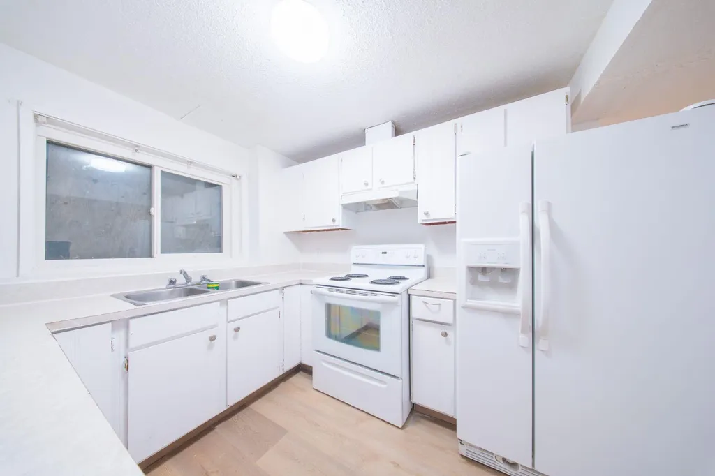 5402 54 Avenue Ponoka AB T4J1L9