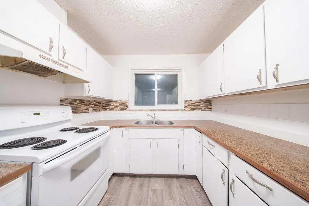 5402 54 Street Ponoka AB T4J1L9
