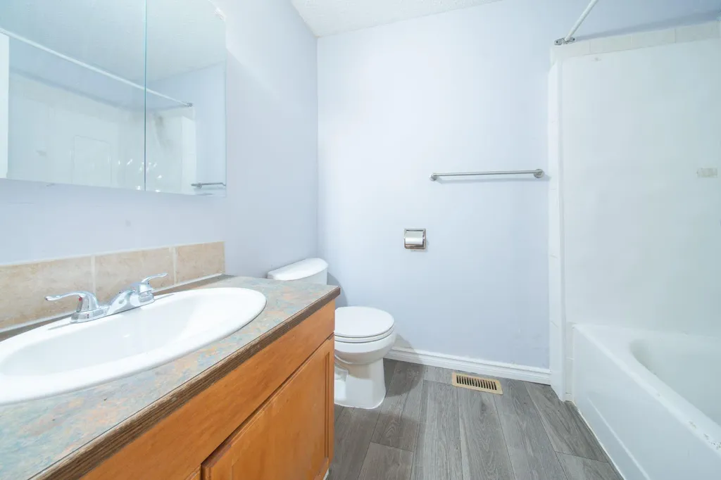 5402 54 Street Ponoka AB T4J1L9