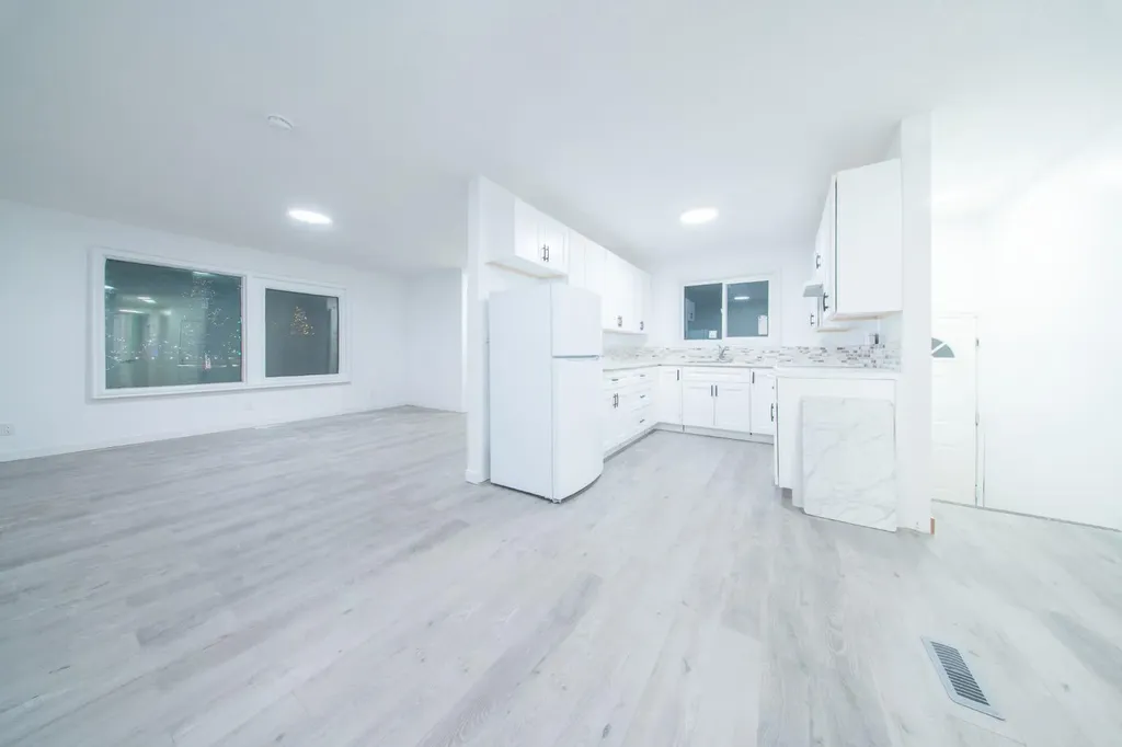 5402 54 Avenue Ponoka AB T4J1L9