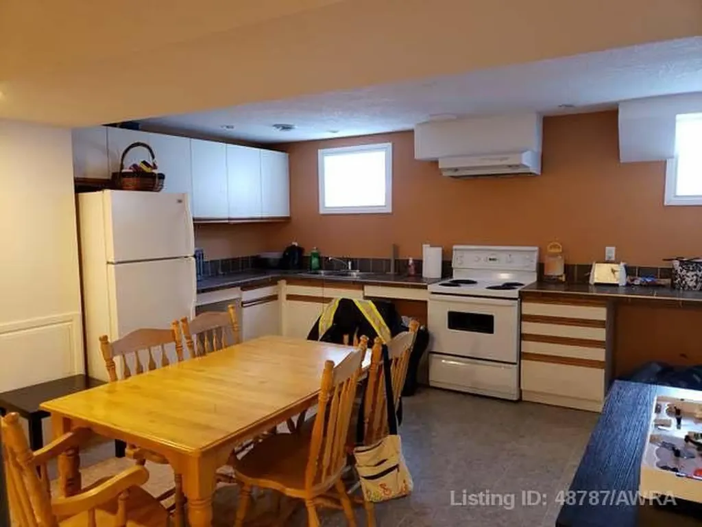10850 98 Avenue Grande Cache AB T0E 0Y0