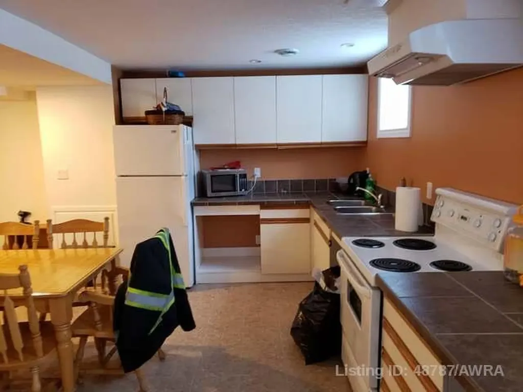 10850 98 Avenue Grande Cache AB T0E 0Y0