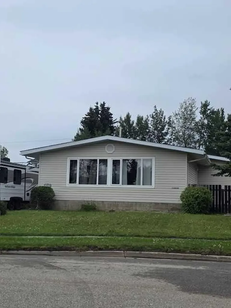 10850 98 Avenue Grande Cache AB T0E 0Y0