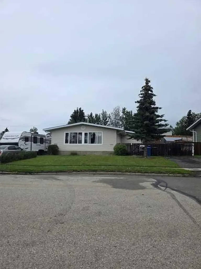 10850 98 Avenue Grande Cache AB T0E 0Y0