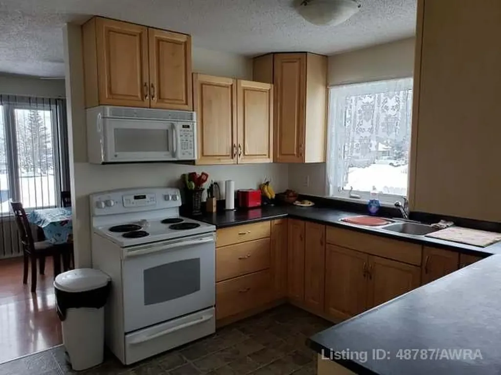 10850 98 Avenue Grande Cache AB T0E 0Y0