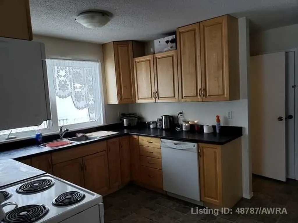 10850 98 Avenue Grande Cache AB T0E 0Y0