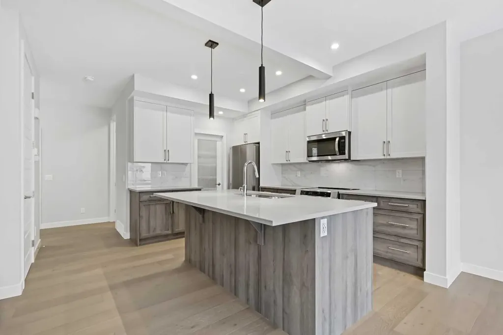 8 Topaz Place Cochrane AB T4C 3K2