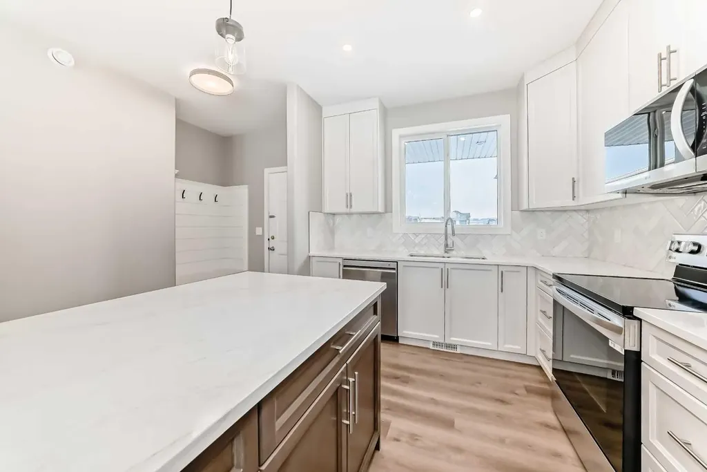 22 Tagish Avenue Red Deer AB T4P 0Y7