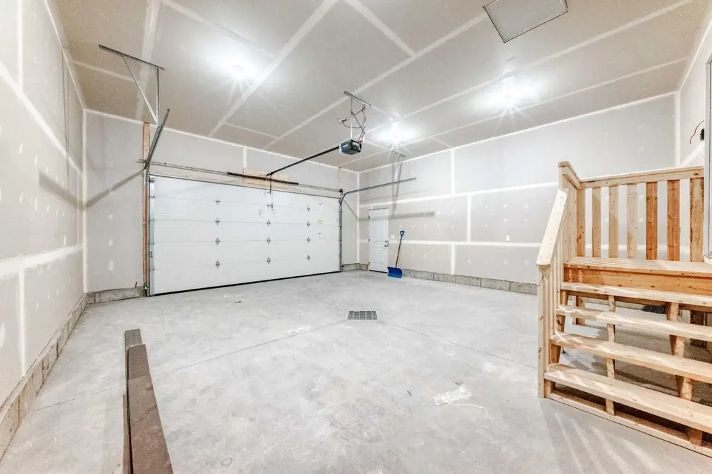 22 Tagish Avenue Red Deer AB T4P 0Y7
