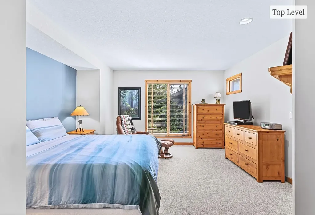 18 Juniper Ridge Canmore AB T1W 1L6
