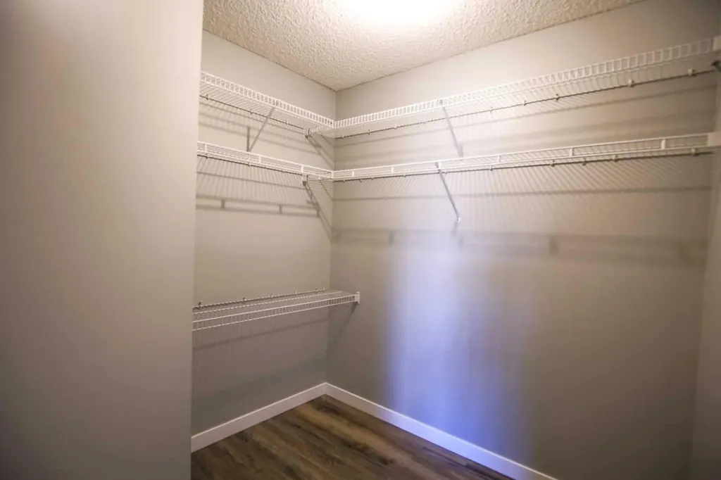 5202 Valleyview Park SE Calgary AB T2B 0K9