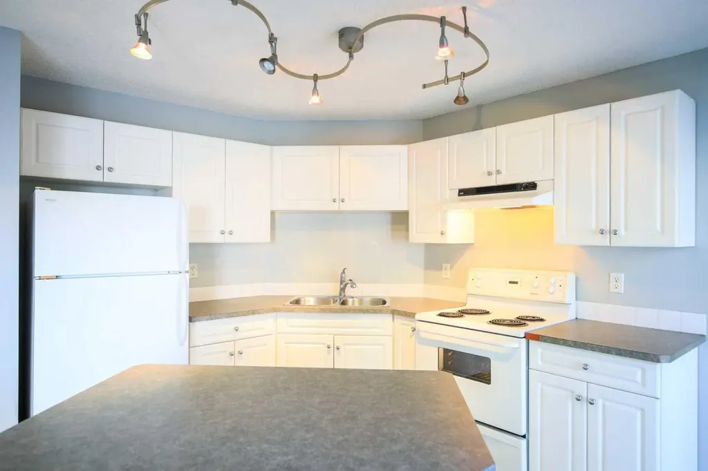 5202 Valleyview Park SE Calgary AB T2B 0K9