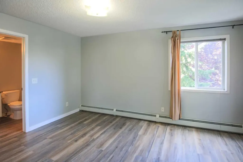 5202 Valleyview Park SE Calgary AB T2B 0K9