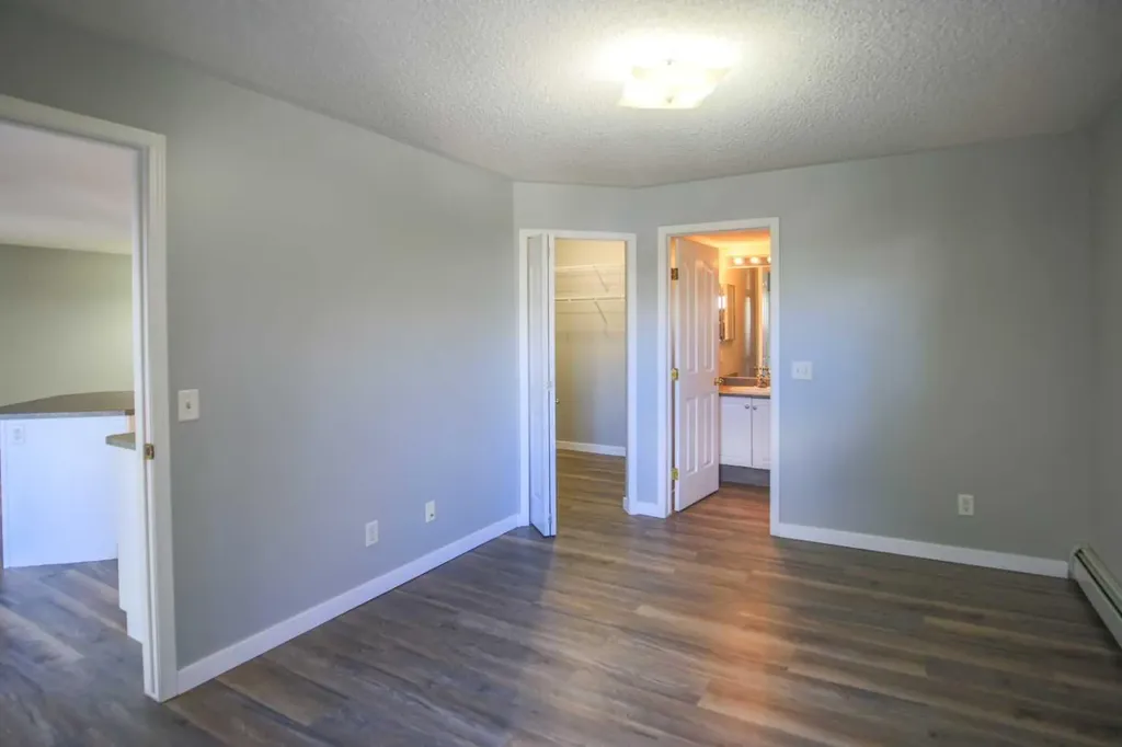 5202 Valleyview Park SE Calgary AB T2B 0K9