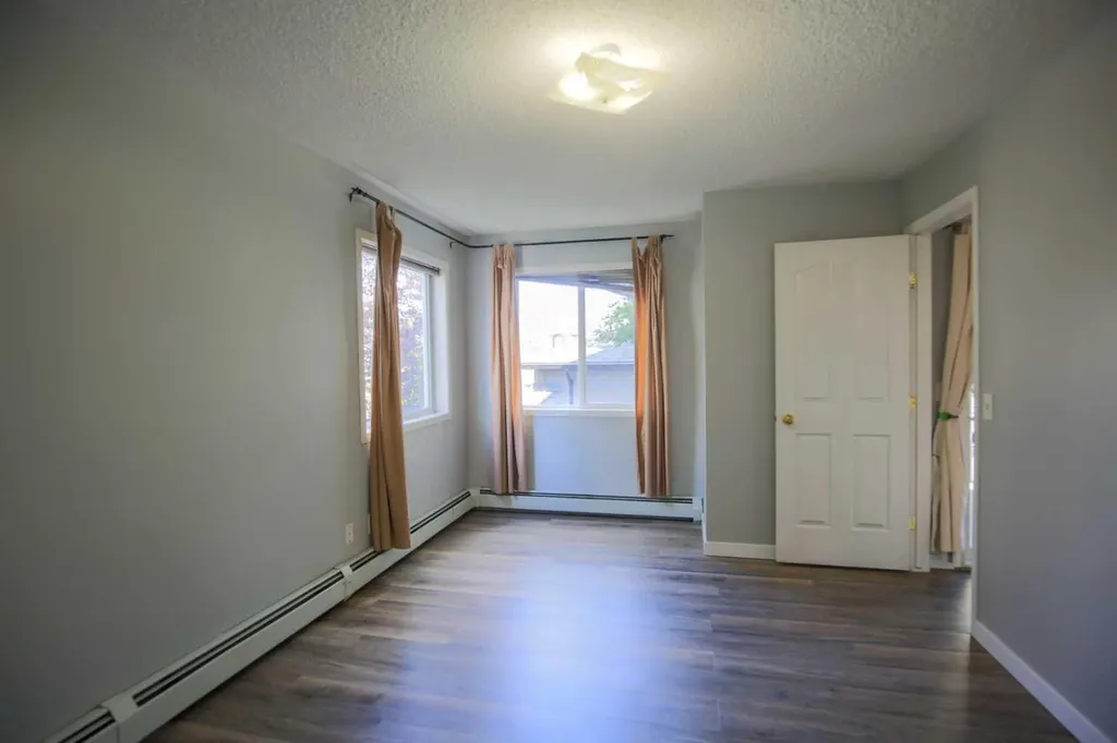 5202 Valleyview Park SE Calgary AB T2B 0K9