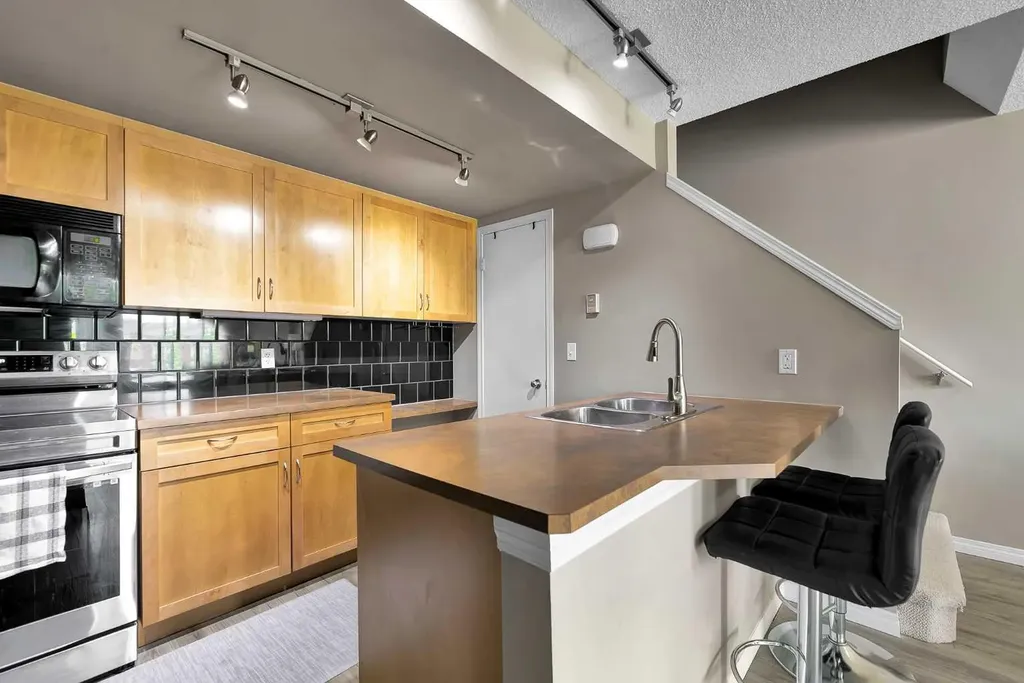224 Mckenzie Towne Lane SE Calgary AB T2Z 0C4