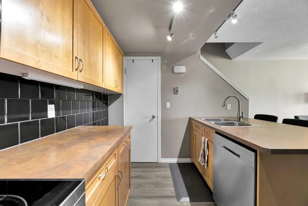 224 Mckenzie Towne Lane SE Calgary AB T2Z 0C4