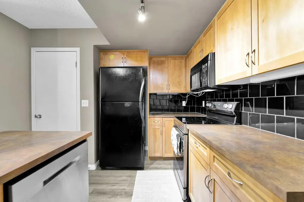 224 Mckenzie Towne Lane SE Calgary AB T2Z 0C4