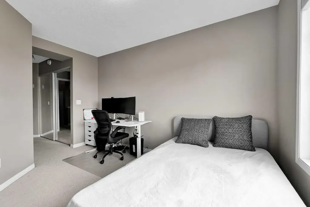224 Mckenzie Towne Lane SE Calgary AB T2Z 0C4
