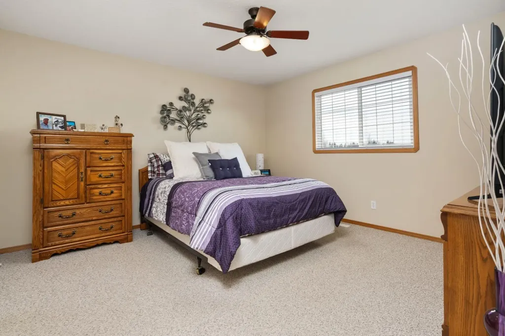 5421 60 Street Camrose AB T4V 4G9