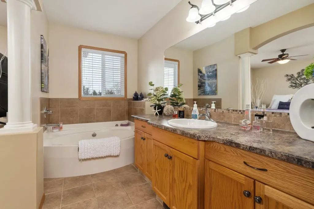 5421 60 Street Camrose AB T4V 4G9