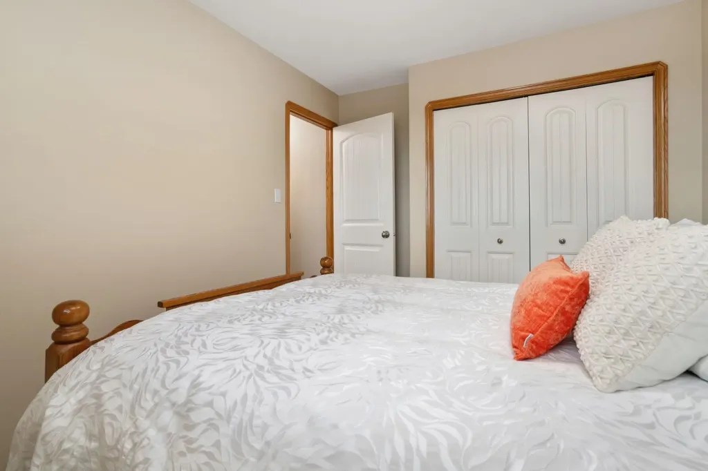 5421 60 Street Camrose AB T4V 4G9