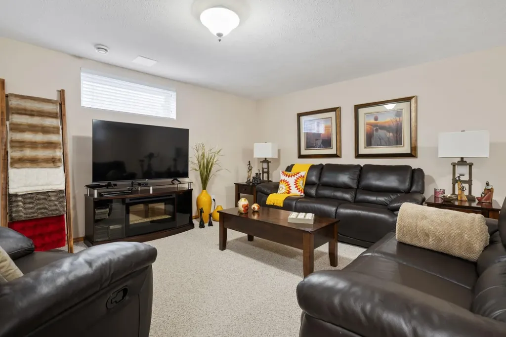 5421 60 Street Camrose AB T4V 4G9