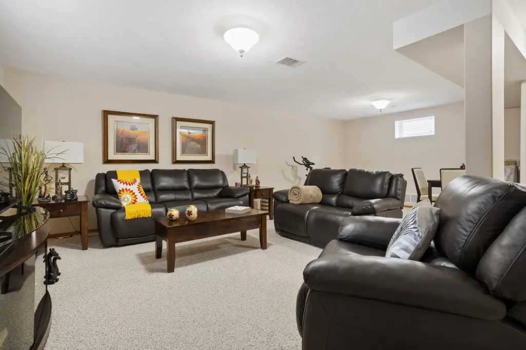 5421 60 Street Camrose AB T4V 4G9