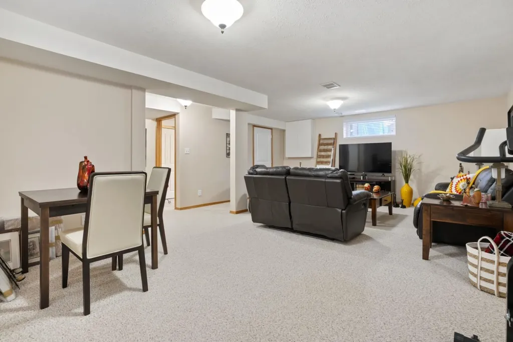 5421 60 Street Camrose AB T4V 4G9